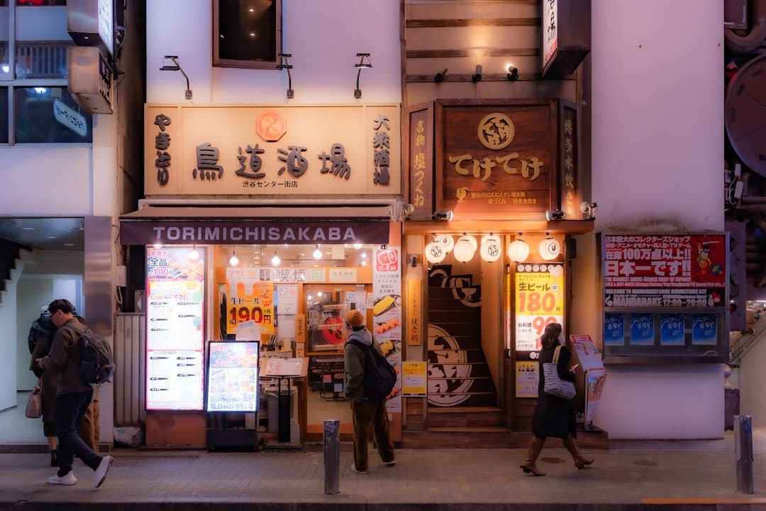 电影《东极岛》发布“不忍不惧 杀敌救人”版预告 英军战俘还礼称谢自豪感拉满 每一个中国人都可所以英豪！